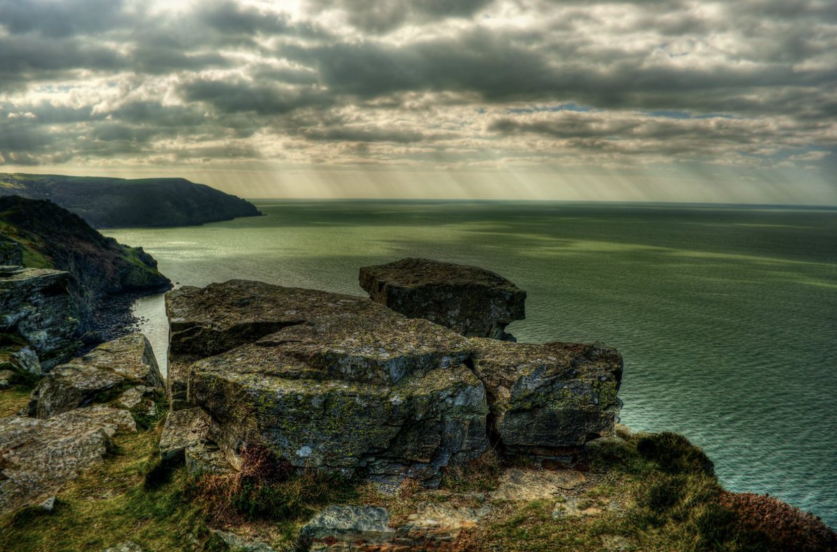 Some hauntingly good shots of Lynton &amp; Lynmouth this Halloween 🎃 

One of the joys of visiting Lynton and Lynmouth is you get two for the price of one! 🔗 bit.ly/49FExn3