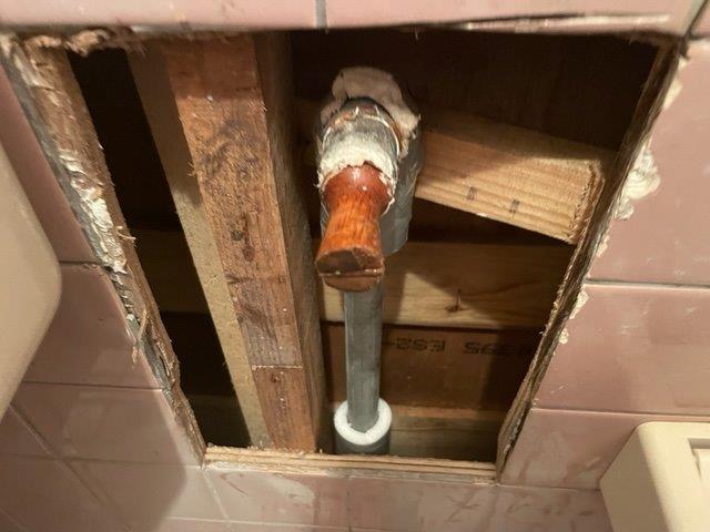 ShimaneWater's tweet photo. 本日は #雲南市 のお客様から #トイレ の #止水栓 が根元で折れたので直して欲しいとご依頼を頂きました。

作業の様子はこちらからご覧ください。

島根水道センター（Google での投稿）: https://t.co/D6Vko3uHkw https://t.co/rRSrXBbMWy