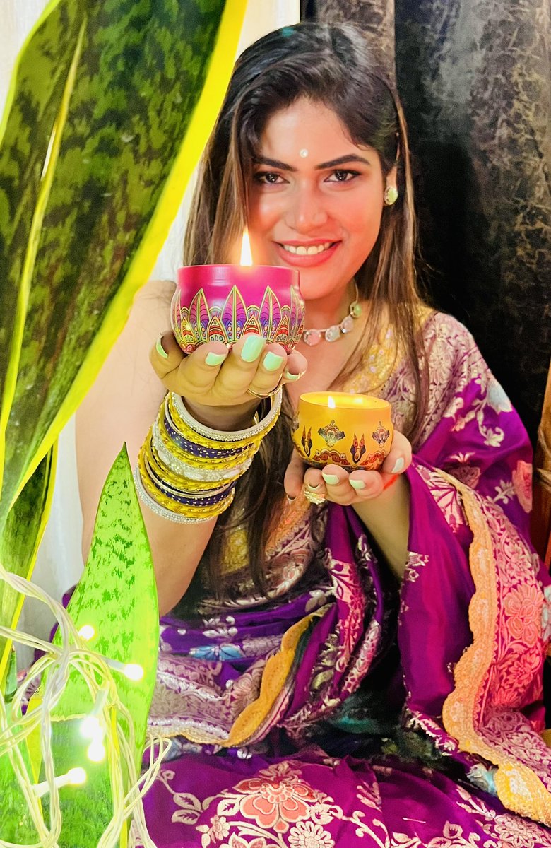 mumbaipriya361's tweet photo. May the light of Diwali brighten your life. May Goddess Lakshmi shower her blessings upon you. May happiness and prosperity reside in your home. And may your life be filled with success. Happy Diwali! 🪔🌟🎊
.
.
.
.
#diwali #happydiwali #festival #indianfestival #celebration https://t.co/9sGZoQ8W4G