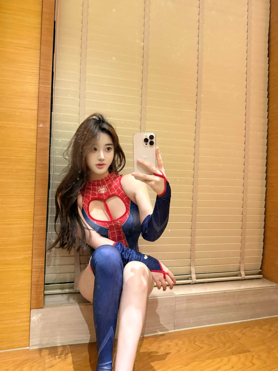ununooe's tweet photo. 万圣节就是给一个情趣内衣外穿的机会🎃 https://t.co/hgBH3b8Pet