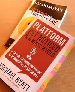 LibrosDeMkting's tweet photo. Platform" de Michael Hyatt : Guía para diferenciarte en un mundo saturado, con el método WOW para crear contenido atractivo y directo. #MarketerosNocturnos #MarcaPersonal 🎬 https://t.co/gjEFsfiSeK