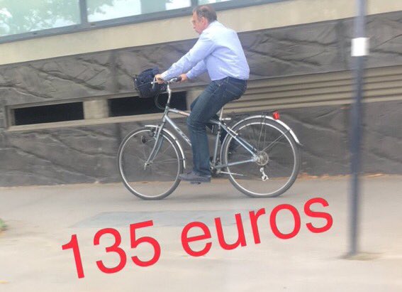 Pour plus de sécurité, faites comme Pierre #Hurmic : roulez sur le trottoir !