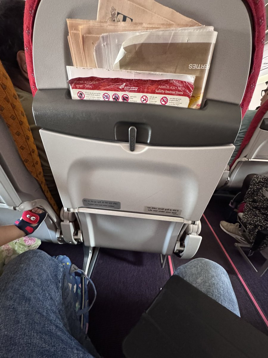 iamadwiv's tweet photo. To improve on may be 5-10% leg(knee) space, compromised on seat pockets. 
Is it @airindia ?

Not a complaint but seat pockets are required especially when travelling with infants. Happy Diwali !! https://t.co/hXFKrtRkIr