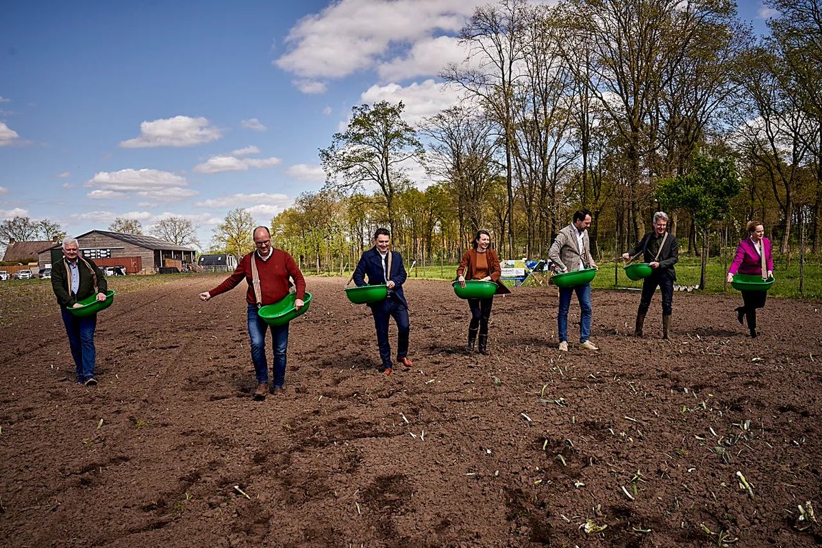 Wat gebeurt er eigenlijk allemaal in Van Gogh Nationaal Park? Bijna 80 partners werken samen aan een steeds groener, mooier, gezonder en vitaler landschap. Wil je op de hoogte blijven? Schrijf je in voor onze nieuwsbrief c.spotler.com/ct/m7/k1/Am39y…