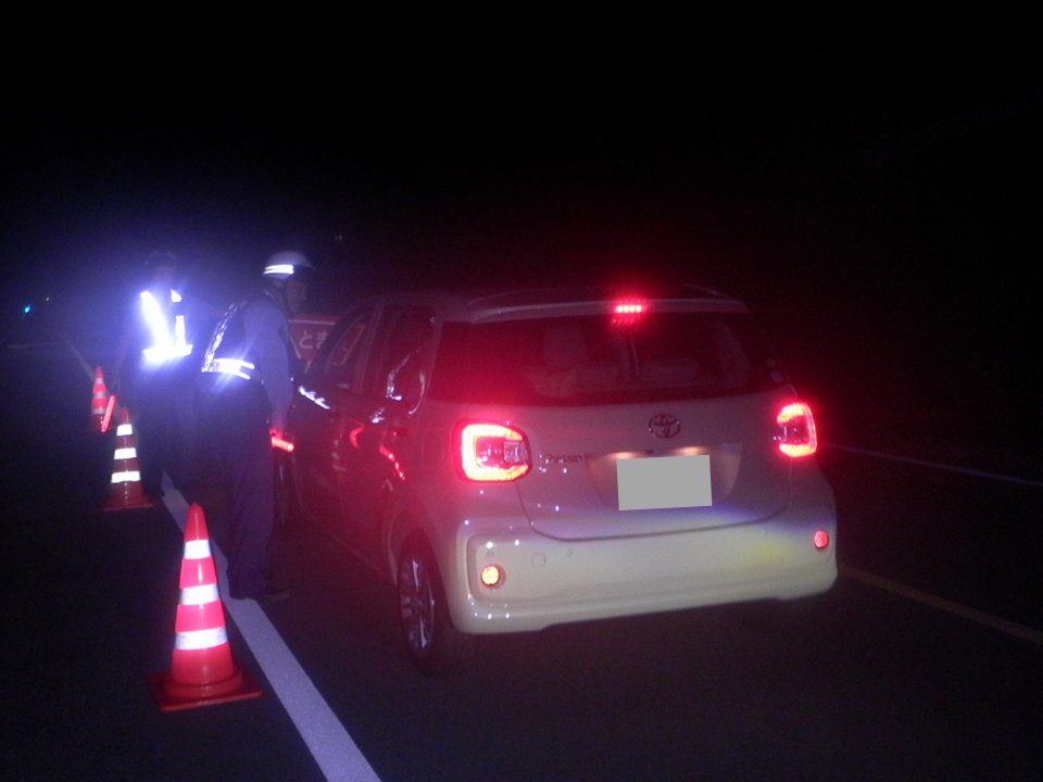 ibarakipolice's tweet photo. 【飲酒運転取締り強化期間】
●11月28日（木）29日（金）は、繁華街周辺の路線で検問等を行うなど、飲酒運転取締りを強化します。
●飲酒運転をするおそれのある人に車両やお酒を提供すること、飲酒運転の車両に同乗することは犯罪です。
●飲酒運転に関する情報は１１０番通報をお願いします。 https://t.co/tJ6fKSU7v9
