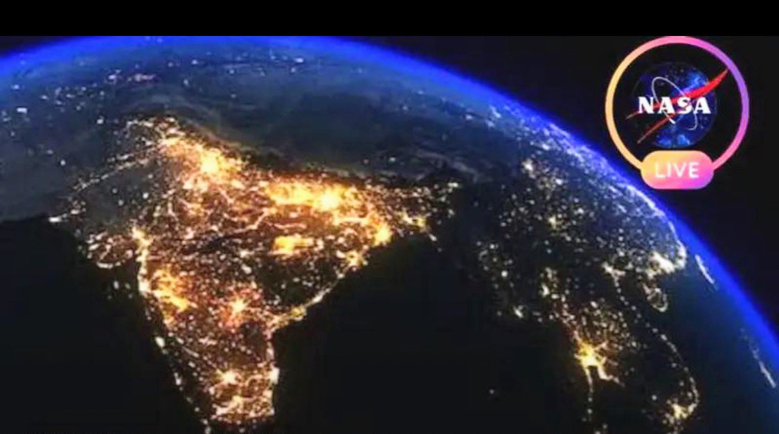 Chittaranjan's tweet photo. Any collab between @NASA &amp; @isro to snap a satellite photo of the Indian subcontinent tonight on Diwali? 

Or should we expect the usual old/fake pics on WA forwards tomorrow? 

For reference: https://t.co/Id9qiuqUgb