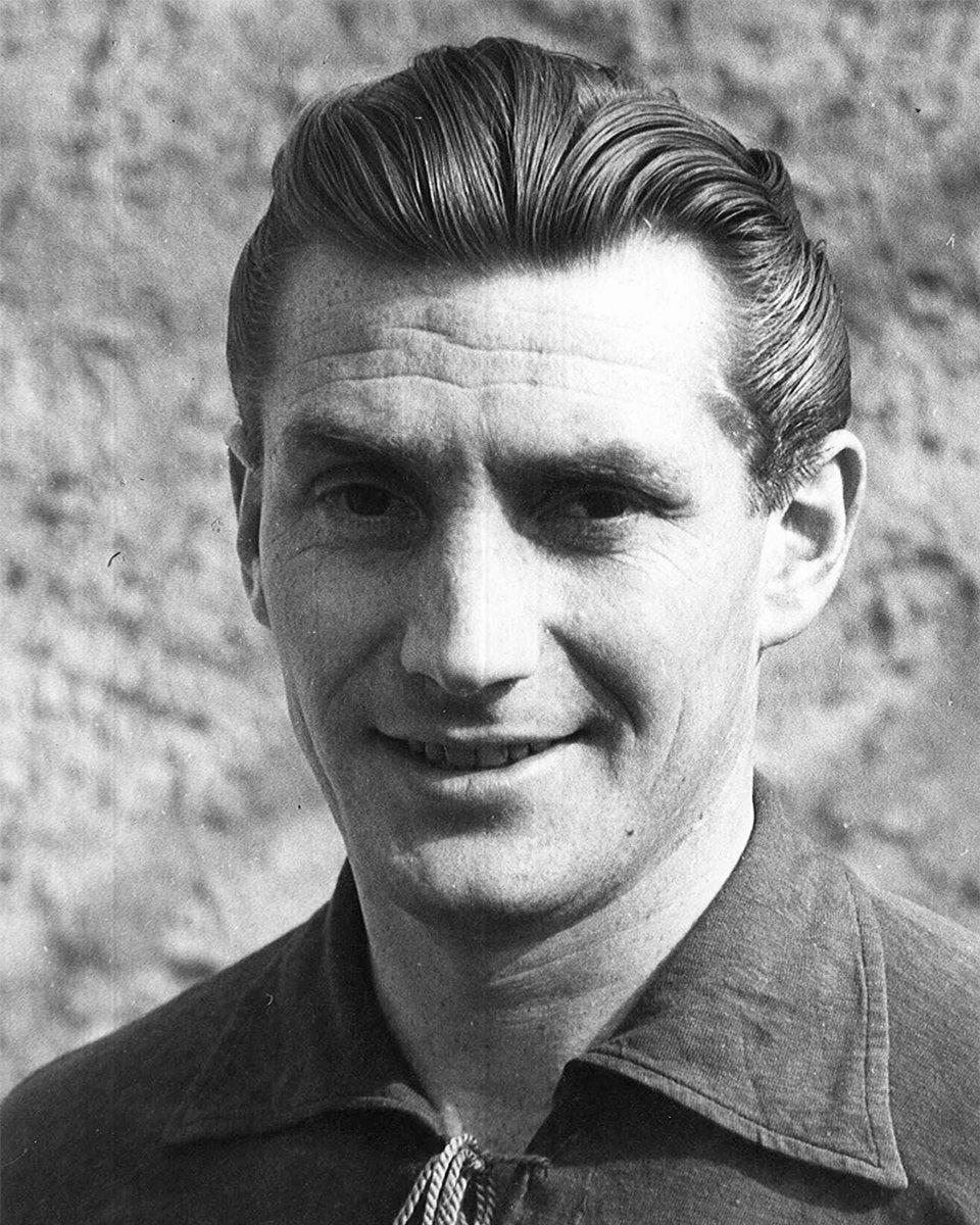 Rote_Teufel's tweet photo. Wir gedenken – heute ganz besonders – dem Mann, der das Gesicht und die Identifikationsfigur unseres Vereins ist. Dem Namensgeber unseres Stadions. Dem Kopf der Walter-Elf. Dem zweifachen Deutschen Meister. Dem Weltmeister-Kapitän. Dem größten Deutschen Fußballer aller Zeiten. https://t.co/HppSKgBa8C