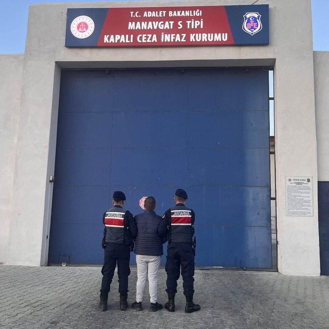 DrSarperSaglam's tweet photo. Antalya'da ambulansa yol vermeyen O. Ç. isimli şahıs tutuklandı. 

Bir daha o.çlik yapma! https://t.co/DjswJy8c3l