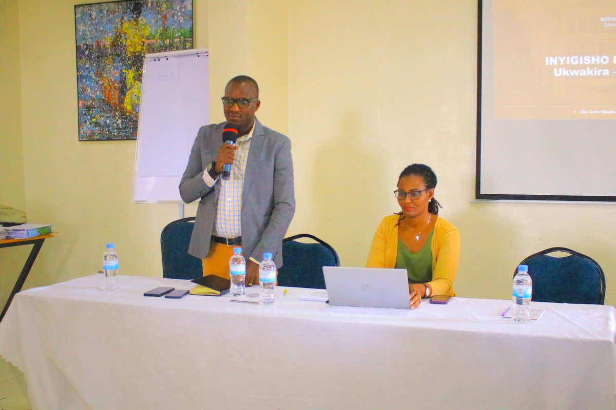 RusiziDistrict's tweet image. None visi meya @AlfredHabimana3 yafunguye ku mugaragaro amahugurwa y'abagore bahagarariye abandi yateguye na #BNR ku kwizigamira mu cyumweru mpuzamahanga cyo kwizigamira  cyatangiye tariki 24-31/10. Iki cyumweru kirasozwa none bihurirana n'umunsi wo kwizigamira.