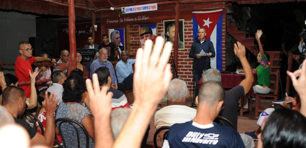 MMarreroCruz's tweet image. En medio de las complejidades que enfrenta el país, #Cuba convocó a este ejercicio democrático, que ha contado con una alta asistencia del pueblo, lo que denota el reconocimiento de la labor del delegado y el apoyo a la Revolución.
#PoderDelPueblo