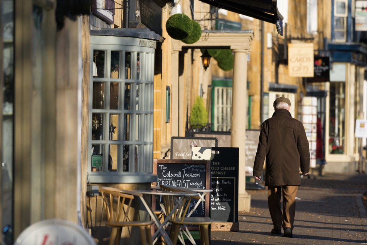 rwbmuk's tweet photo. ONLY 2 WEEKS TO RELEASE! Great trip to @MoretonCouncil. People displaying posters for #ChristmasInTheCotswolds.👍 Will it be used for Market &amp; Lights Switch-On 23rd Nov??
https://t.co/PMlwDT7Hw6
▶️ https://t.co/NAfrdNunnE
#moretoninmarsh #cotswolds @cotswoldinns @RedesdaleArms https://t.co/oNuadWVqfX