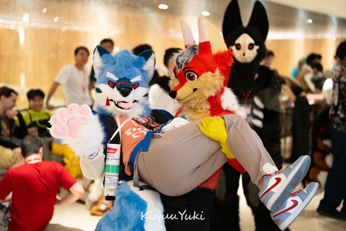 Happy Halloween 🎃 
#halloween2024 
🐺: <a href="/silverfire1014/">普勞德 狄特 Deater ➡️ UTFG</a> 

📸: <a href="/YukiFluffySnep/">KiyuuYuki ❄ 🔜 Infurnity25(?</a>