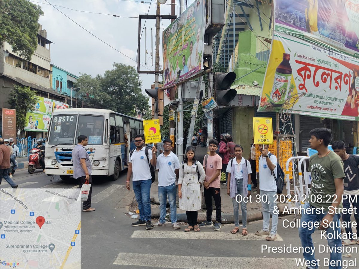 NssMorning's tweet photo. *DATE : 30.10.2024*

NSS unit of Bangabasi Morning College collaborated with Sealdah Traffic Guard to organize a traffic awareness program at Amherst Street and MG Road crossing on the occasion of #DiwaliwithMYBharat campaign. #YehDiwaliSevaKeSath https://t.co/9GYn85z16b