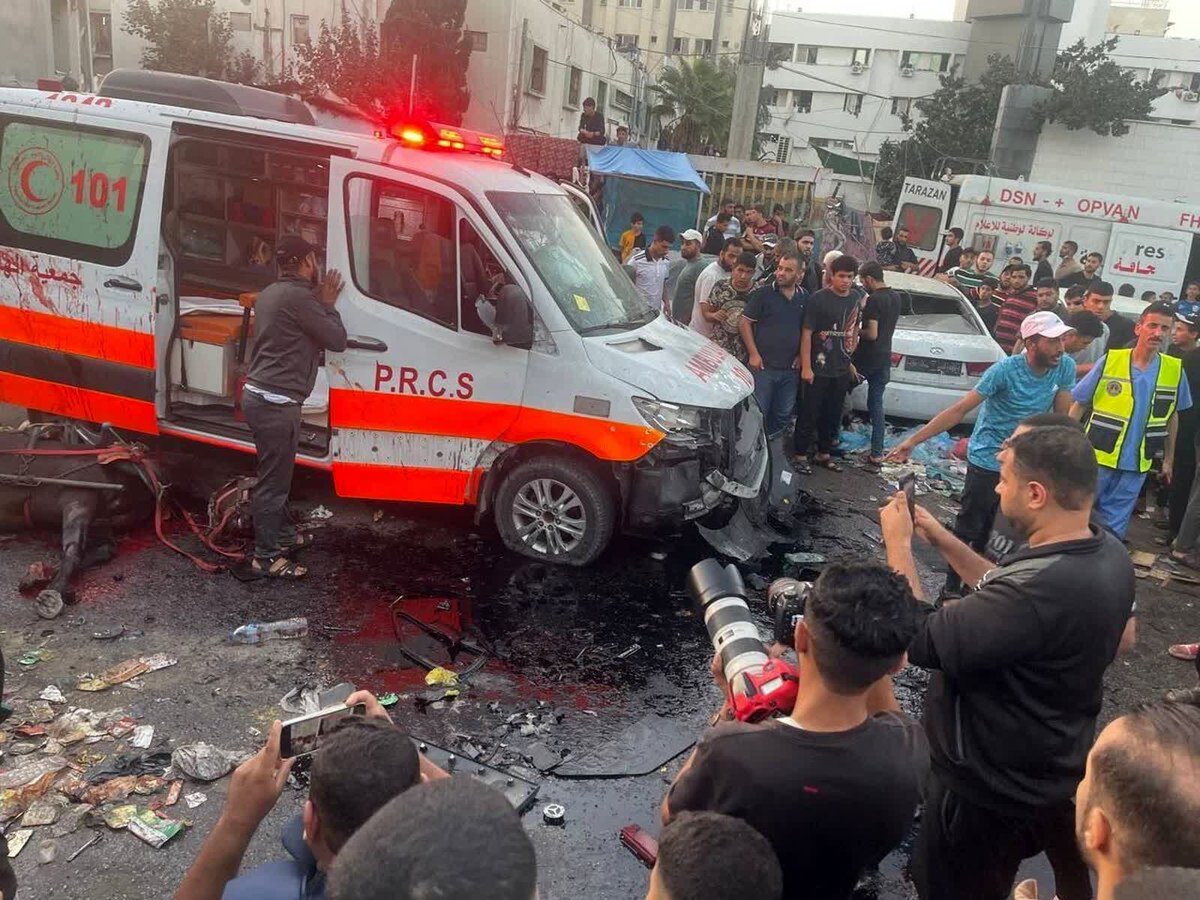 Raphael75's tweet photo. Il n’y a aucun crime qu’Israël n’ait commis Ils ciblent les hôpitaux et les ambulances https://t.co/evWDS4hMaU