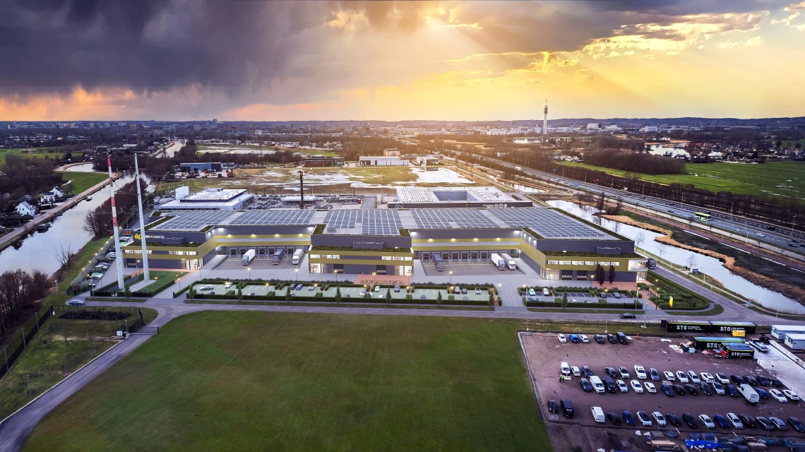 Loods 5 verhuist distributiecentrum van Zaandam naar Halfweg: Loods 5 is met haar distributiecentrum en kantoor verhuisd van Zaandam naar bedrijvenpark PolanenPark in Halfweg. De projectontwikkeling van het logistiek centrum is door Loods 5, als eerste… dlvr.it/TFwCHp