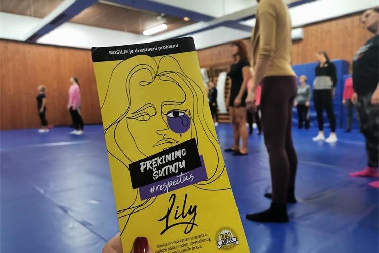 Prijavi se na tečaj samoobrane s interventnom policijom

➡️Policijski službenici naučit će polaznice lako primjenjivim  zahvatima samoobrane, a prijave na tečaj zaprimaju se do 4. studenog  putem e-maila istarska@policija.hr

Više🔗tinyurl.com/3mjpsd84