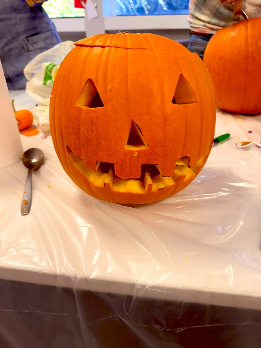 SebastienBouret's tweet photo. Pumpkin carving for labloween 🔬🎃👻 https://t.co/eVYX0tisS3