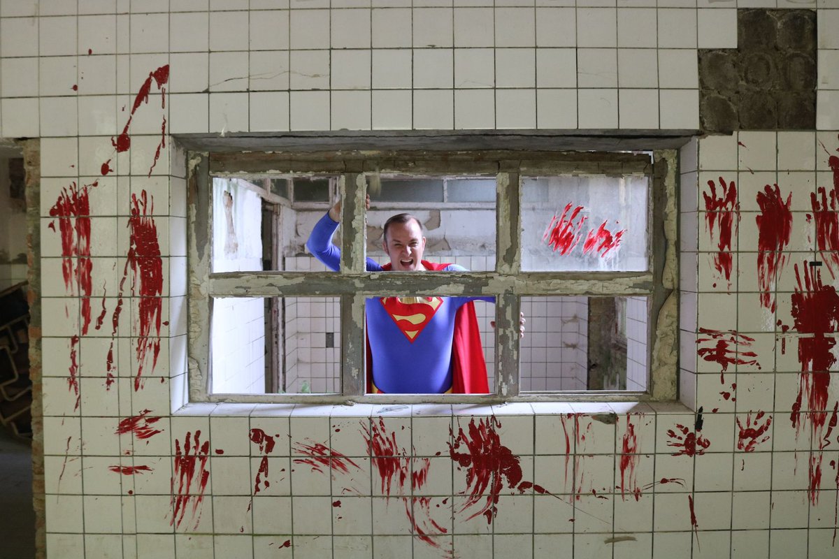 Superfavoberlin's tweet photo. Happy Halloween 🎃
Pics by @berlin_spider
#halloween #costume #horror #trickortreat #fall #blood #doyoubleed #superman #lostplaces #lostplace #lostplacesgermany https://t.co/J1xFE5klIf