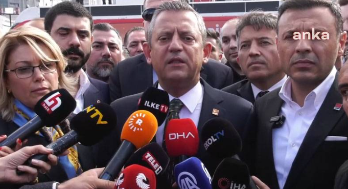 kibrisdetay's tweet photo. Özgür Özel "Esenyurt'ta darbe yaptılar" dedi, İstanbullulara çağrı yaptı: Cumhuriyet Meydanı'na bekliyoruz https://t.co/fYLHHw1IZ7 #Kıbrıs #KKTC #CYPRUS https://t.co/vcrMrDA6fI