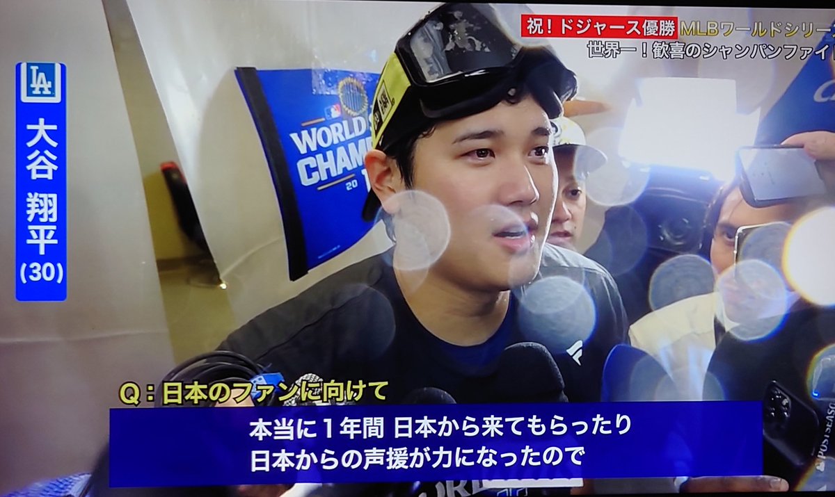 RiverflatMan's tweet photo. 例の件でインタビュー出来ないフジテレビがNHKのインタビューを盗撮して放送してて草 https://t.co/PdNgew2XD1