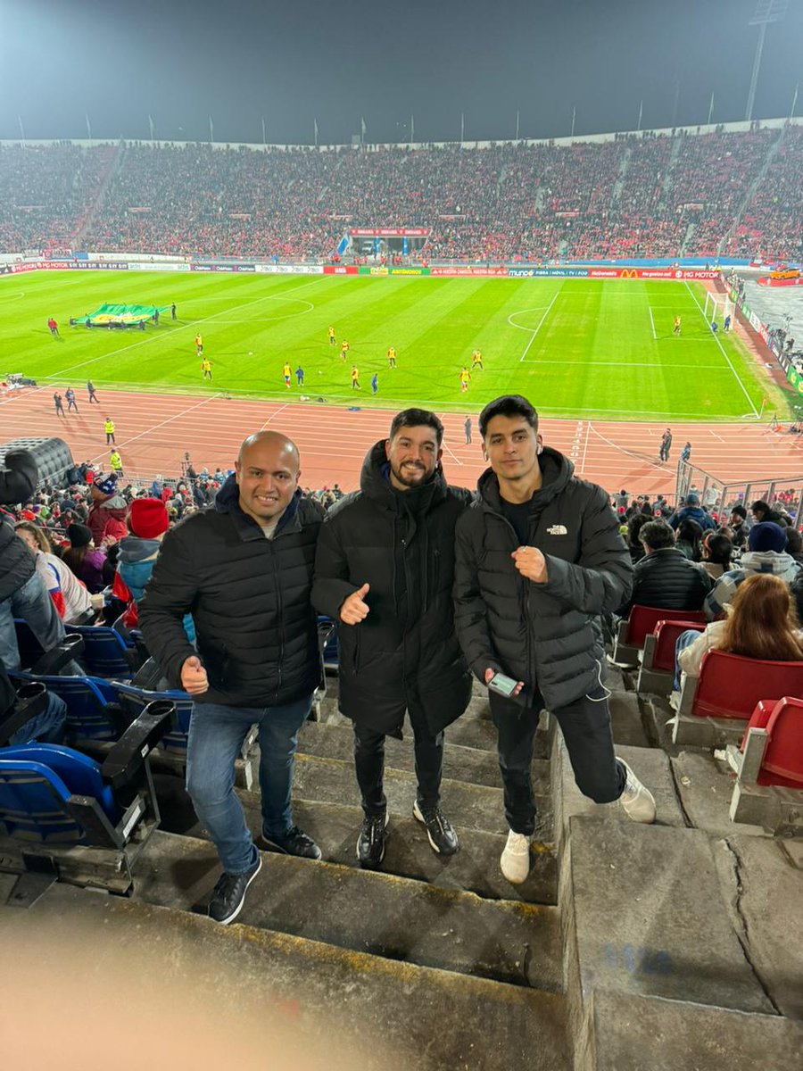alexanderbb25's tweet photo. Se pone fin a un lindo sueño cubriendo a la U. Gracias a todos los que lo hicieron posible, especialmente a @cr_alvarado83, que se la jugó por mi llegada a Agricultura. Agradezco a quienes me han escrito y llamado, lo valoro mucho.
Ahora, con optimismo y fe, a darle para adelante https://t.co/ksqhYHn7y0