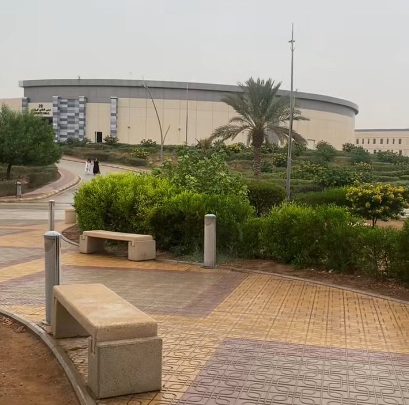 waril71's tweet photo. الحمدالله على الختام💙🥲🎓 https://t.co/k3LXOl6Yff