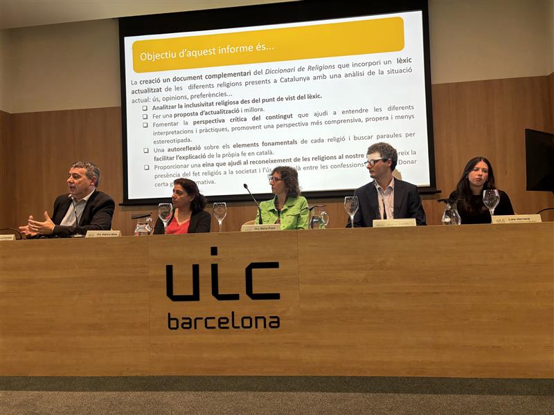 afersreligiosos's tweet photo. Ahir el director @ramonbassas va participar a la presentació de la recerca, dirigida per @HernandezSerret sobre el Diccionari de les Religions. L'acte també va comptar amb la presència de la consellera del @Consell_Audio @laurapinyol i amb una presentació del Baròmetre.
@ComUIC https://t.co/TCGLrwTIpw