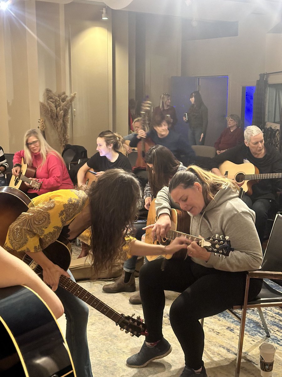 Guitars 4 VETSCanada tweet media