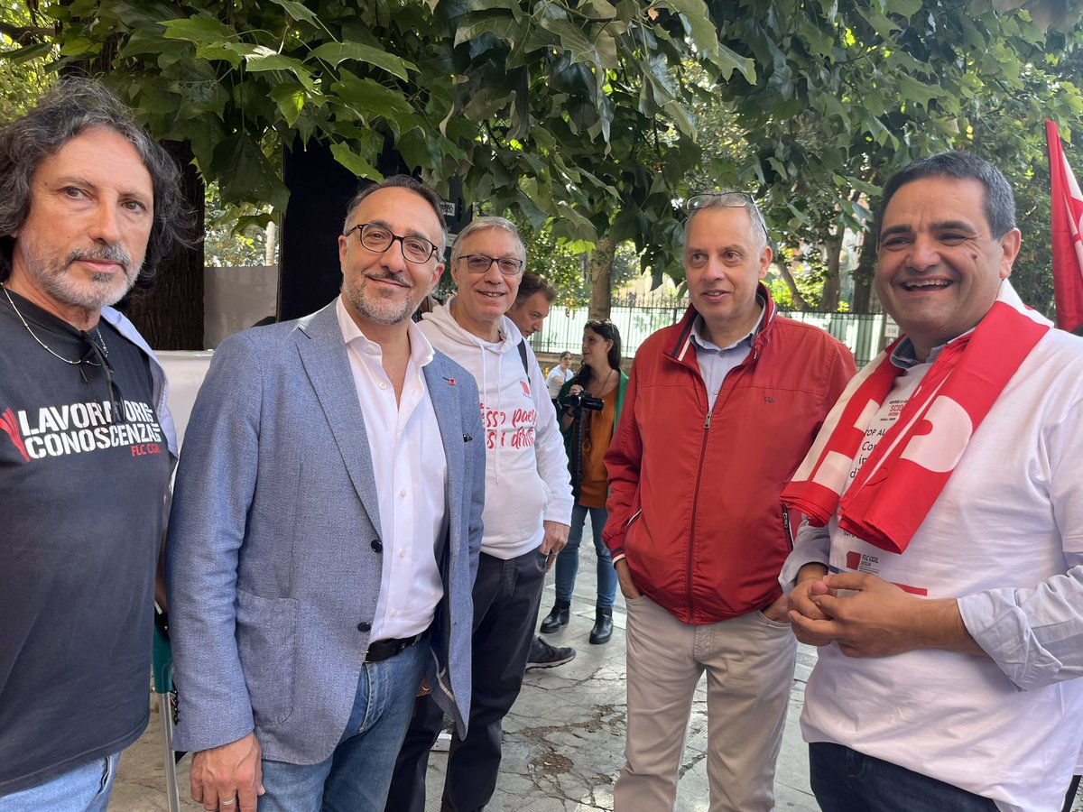 🟥 Oggi  in piazza i lavoratori della #Conoscenza. Presidio in Prefettura per lo sciopero della #FLCCGIL per chiedere più risorse per il contratto, ribadire il no all’autonomia differenziata, basta al precariato e più investimenti su #scuola, #università, #ricerca, #AFAM