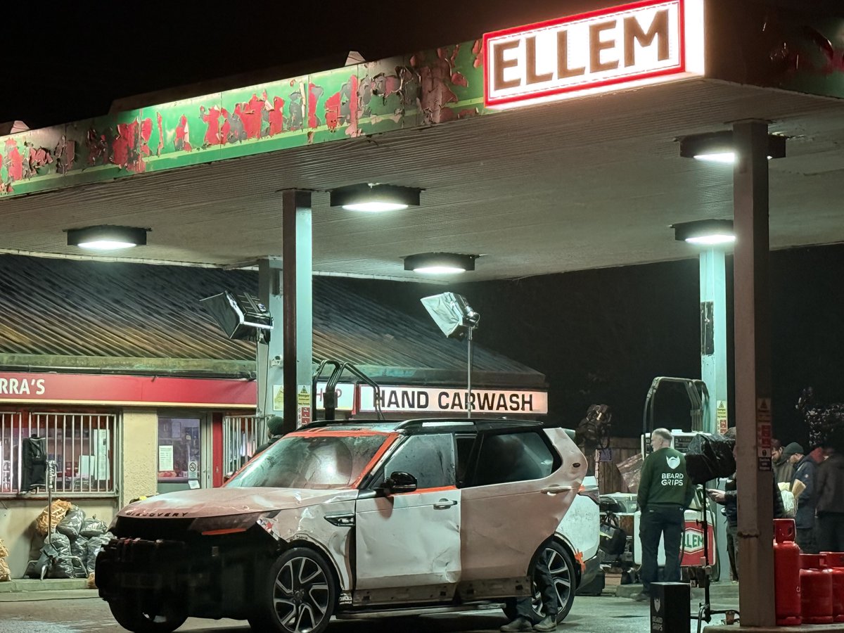 I_Am_A_Twit_'s tweet photo. Set photos of #HowToGetToHeavenFromBelfast. Itโs such a cool set!
#HTG @NetflixUK @netflix #Netflix @HatTrickProd @NIScreen #NIFilming #Filming #Belfast #Holywood #MadeinNI https://t.co/ez0DnNPrfu