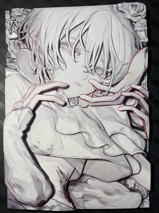 これまでお二人の個展で展示したシャドーボックス作品はこちら。今回の2人展ではメインビジュアルである天使ちゃんと白い子を立体化いたします。オカユウリさんとyluさん、それぞれが表現する白の世界、その魅力を立体という形でもお伝え出来るよう精一杯製作しますので是非会場でご覧ください。 