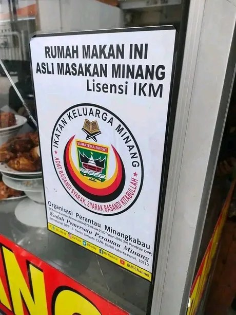 Sebaiknya makan di RM Padang yg TIDAK ADA STIKER IKM nya.
Banyak kok.
Sejak kapan IKM jadi penentu masakan itu asli masakan Padang ?
KOPLAK.....
