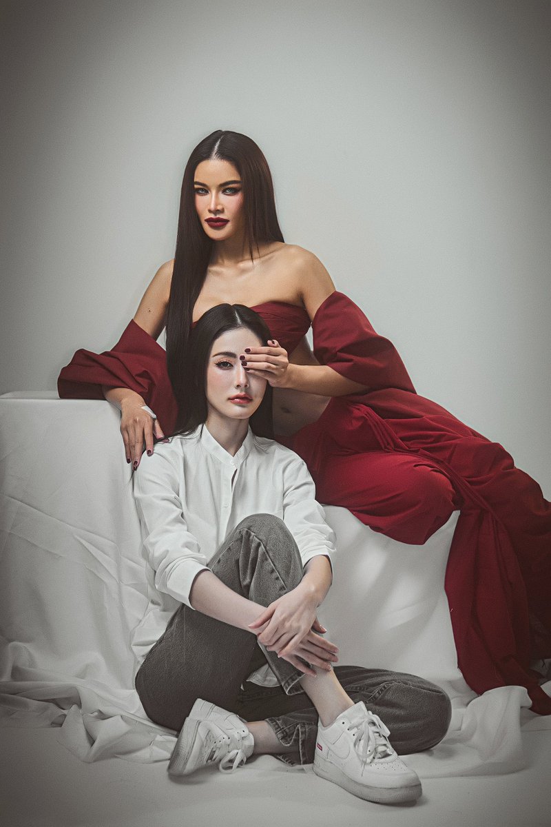 GlThinker's tweet image. [#Meenbabe x ข่มขลัง]

Meenbabe as the cover of the #ThaiGL novel Khom-Khlang ("Dominance" or "Aura" - there is an supernatural aspect to the word as well) for Halloween.

A police officer, loosing faith in the good cause, and almost losing someone beloved atop of it. (I think.)