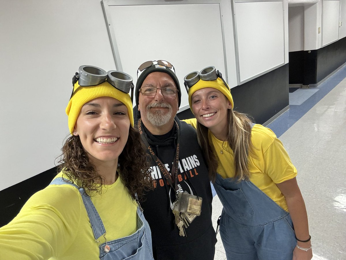 MrsMorelliPE's tweet photo. 🎃🎃🎃🎃 with @MRoesslerPE &amp; @WhitePlainsLax https://t.co/skdgAV0xYW