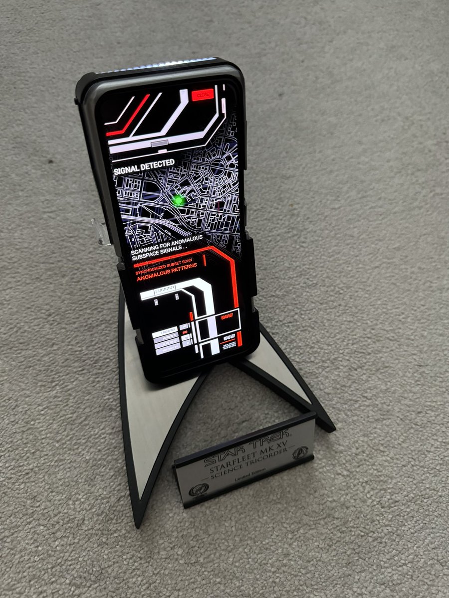 aldershipyards's tweet photo. The Mk XV Tricorder from Star Trek Picard - complete with plaque and stand looking pretty good 🥰 #startrek #tricorder #science #medical #cosplay #startrekprop #nerd #geek #trekkie #trekking #startrekTNG #startrekds9 #startrekvoyager #scan #startrekpicard #samsungflip #samsung https://t.co/bhC7qocq8g