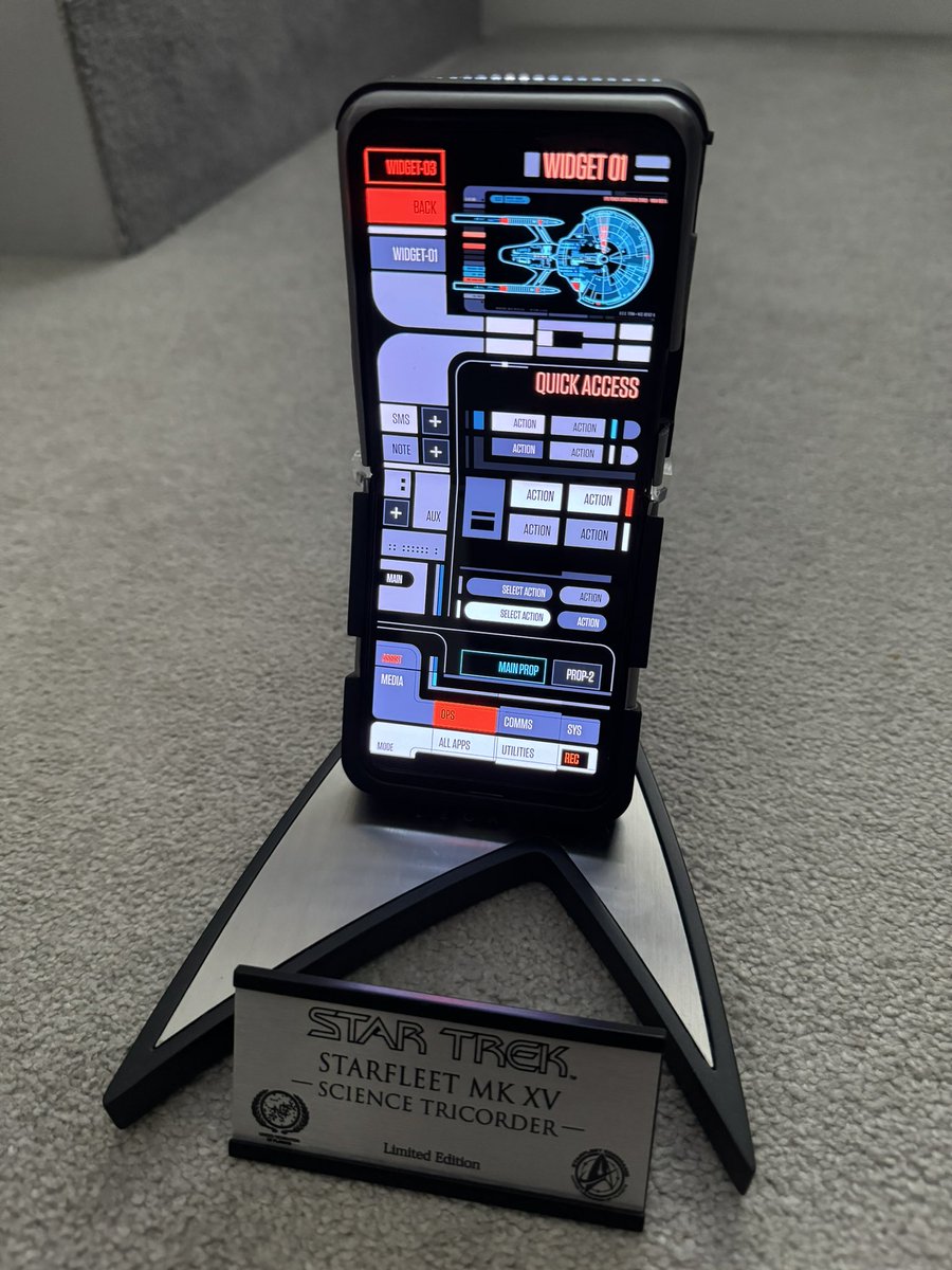 aldershipyards's tweet photo. The Mk XV Tricorder from Star Trek Picard - complete with plaque and stand looking pretty good 🥰 #startrek #tricorder #science #medical #cosplay #startrekprop #nerd #geek #trekkie #trekking #startrekTNG #startrekds9 #startrekvoyager #scan #startrekpicard #samsungflip #samsung https://t.co/bhC7qocq8g