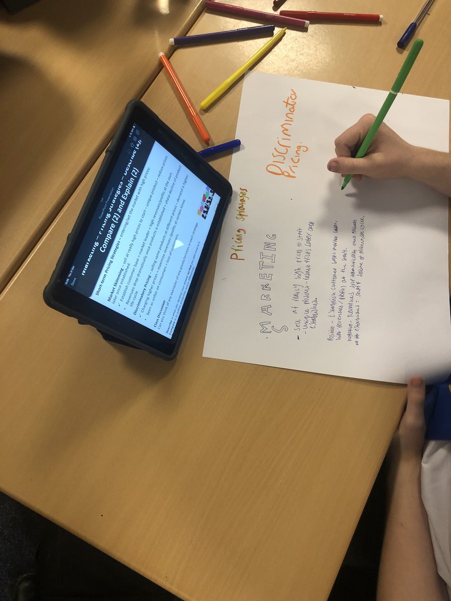 Mrs Gunn tweet media