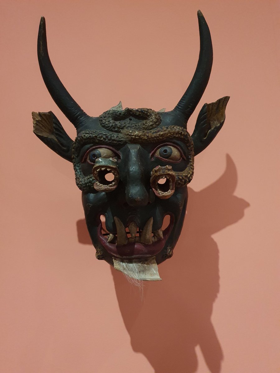 truemmerfeld's tweet photo. Wenn ich den kleinen Halloween-Kindern heute Abend mit dieser Maske die Tür öffne und garstig fauche, dann kann ich meine Süßigkeiten doch sicher für mich behalten, oder?
#Halloween
#seeforfree
#Museumstag
#Hamburg https://t.co/ktQ7206Hc9