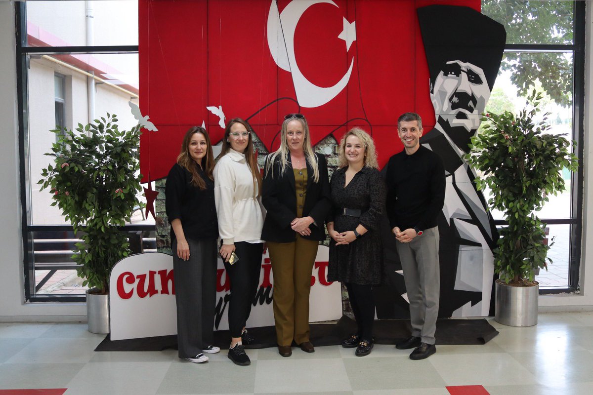 BahcesehirBursa's tweet photo. We sincerely thank Dr. Nicolette Nagy Perez, Director of Bilingual Campuses at Bahçeşehir College, for visiting our campus today. 🙏 Your dedication to gathering feedback and improving the curriculum inspires us to strive for even greater success together! 📚🌟 https://t.co/iTqO74rqLu
