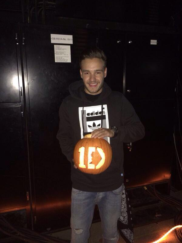 uhhidklouis's tweet photo. he would be sharing what he would be doing for halloween with us rn 🥺 https://t.co/84R9pAyOe4