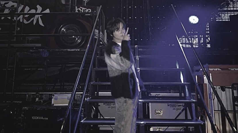 Osaka has just painted me in its authentic shade, and I can't let the moment slip through my fingers. So, the camera stepped forward to capture it making it worthy of all eyes and keeping the moment eternally alive.