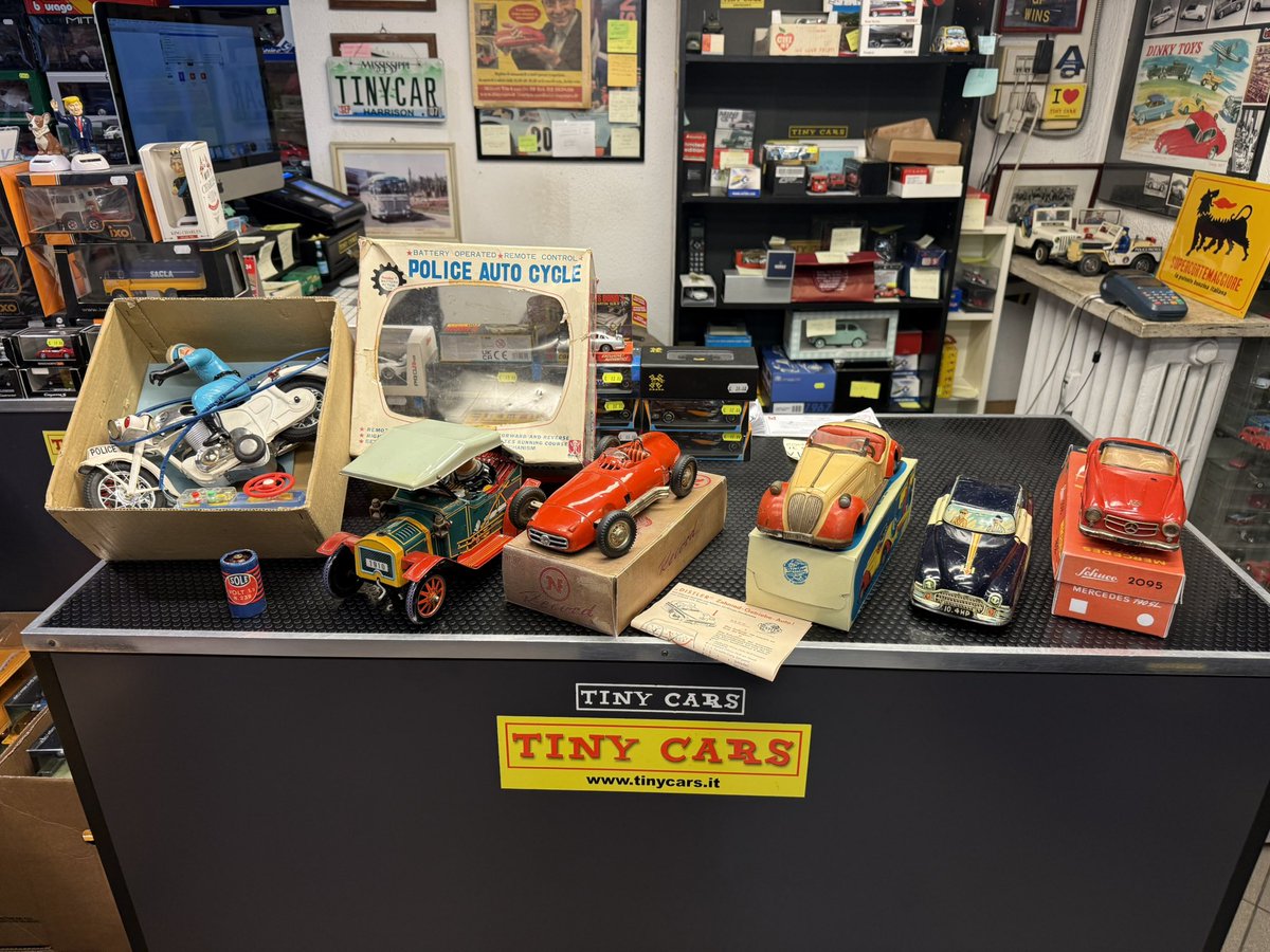 cars_tiny's tweet photo. Giocattoli in latta vintage! #tinycars #vintage #giocattoli #giocattolivecchi #giocattolivintage #toys #jouets #schuco #distler https://t.co/lGiifb7bqh
