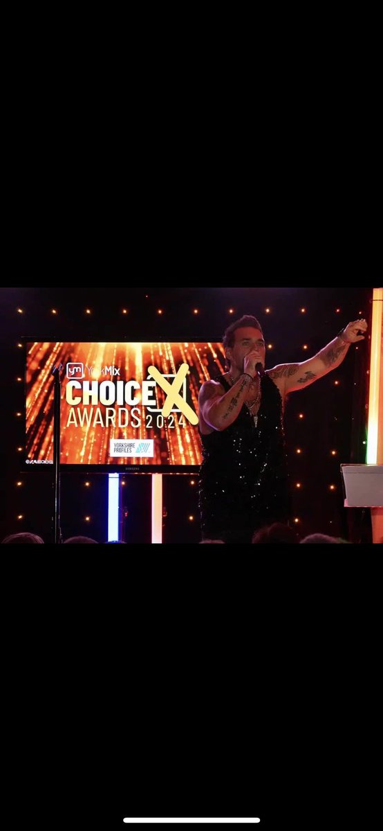 SerenaFarrow's tweet photo. Everyone was a winner at #yorkmixchoiceawards

Big up thanks to Yorkmix for asking me to get involved and of course the make- up extraordinaire #sarahrichardsonferguson who makes me look presentable (no excuses when on stage)! https://t.co/yD44p4YiaI