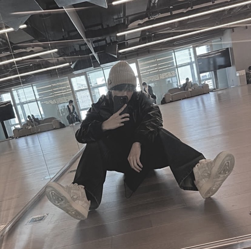 Today's episode of myself, where the gleam from the mirror feels almost impossible to ignore, catches me drowning in its reflection. My camera, switched to on mode, captures the moment as I prepare for my daily schedule.