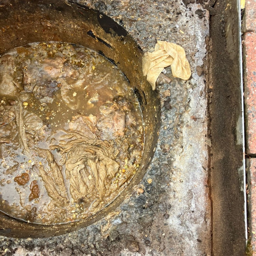 Spooky sewer stories 👻  

From mannequin torsos in manholes to animal bones at our treatment works, you sure know how to give our team a fright! 

But the scariest thing they see? The impact flushing wet wipes have on customers' homes. 

#STBeABinnerNotABlocker