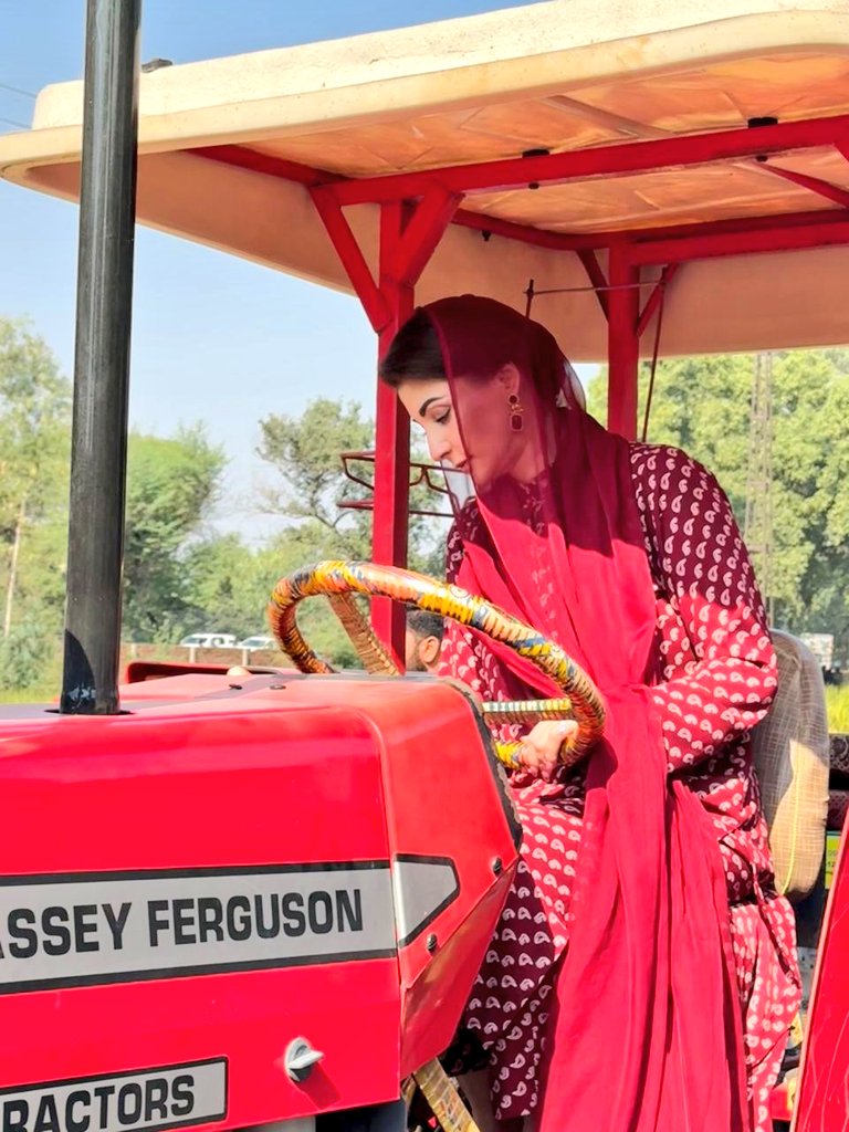 LegiMian's tweet photo. جِتھے وسدی خوشیاں ونڈدی
اپنے گھر دی رانی ہُندی
مینوں دسّو پلیو لوکو
دھی وی کدی بگانی ہُندی❣️ https://t.co/IHmBRO684Y