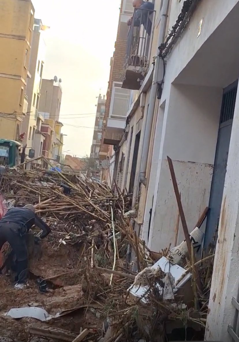 Localizados !!!!…se encuentran bien aunque muy asustados. MUCHAS GRACIAS A TOD@S por vuestra ayuda…no paro de llorar….RT por favor.