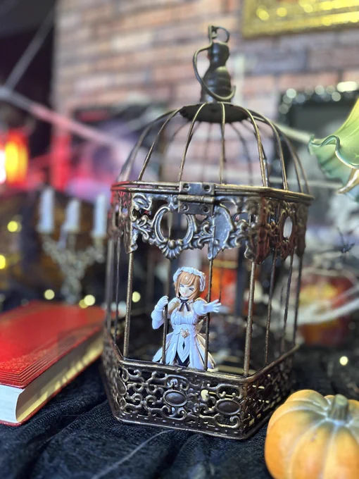 プラモデルメーカーKOTOBUKIYAさんの「アルカナディア」( )から、ルミアちゃん・ヴェルちゃん・ソフィエラちゃんがジーアングルに遊びに来てくれましたハロウィン装飾との相性も抜群でかわいすぎる...!!ご来社ありがとうございました#アルカナディア #ディアメモ 