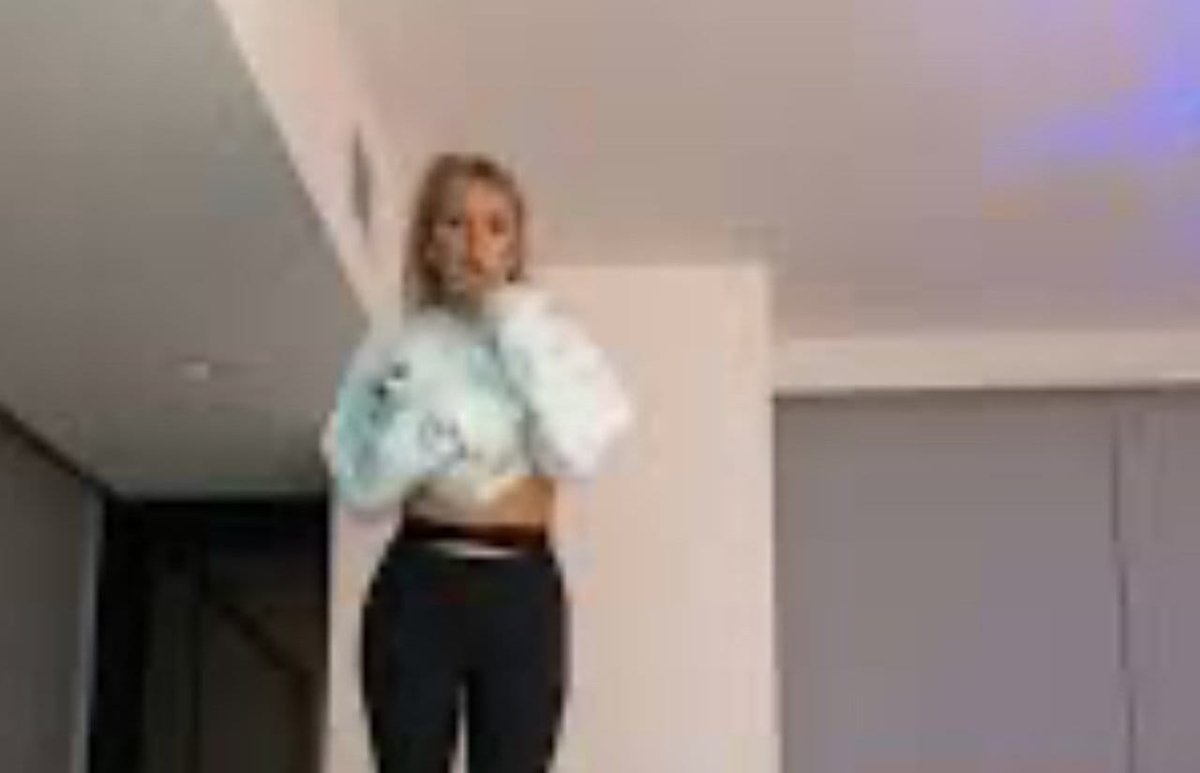 samalla_1983's tweet photo. New leak tmz with liam payne’s body as soon as it hit the pavement video of liam payne video Liam Payne Jumping Video : Liam Payne Death Old Video Falsely Shared As Singer's Fall From Hotel Balcony TMZ Liam Payne Photo video of liam payne video New video
https://t.co/Gd7yrKEaT4 https://t.co/9UfFOCsORp