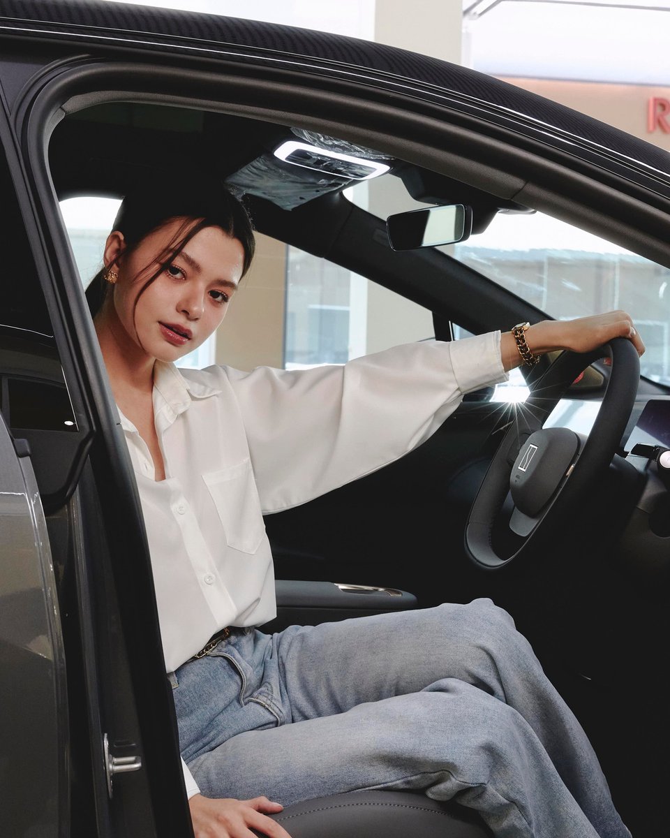 Cucciobella88's tweet photo. Ig @KOLStyleCo 

@zeekrthailand @AngelssBecky
#zeekrthailandxbecky 
#Zeekr 
#Kolstyle #friendsofZeekr
#videoproduction #photography 
#SocialPosts #Campaigns https://t.co/hr2VySEHRb